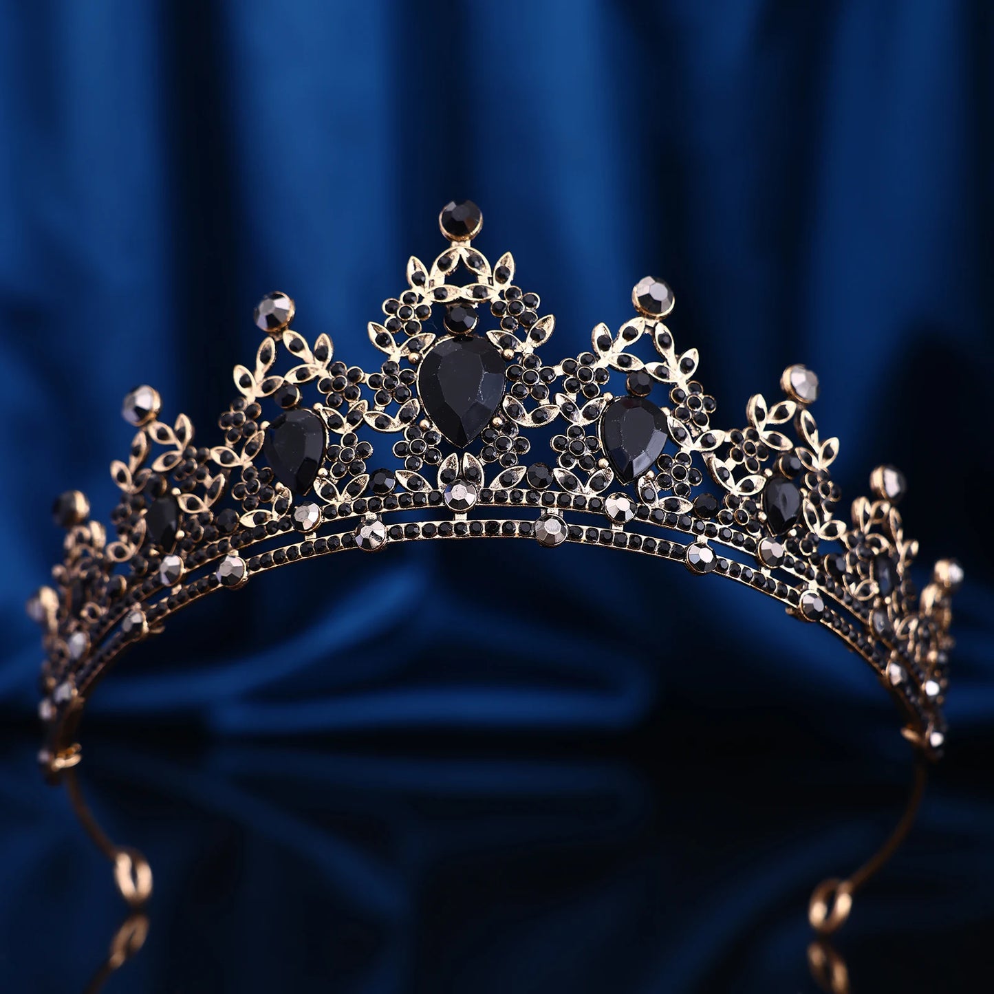 1 piece of retro fashion Baroque hollowed out rhinestone party crown headwear, suitable for birthday parties, Halloween photogra