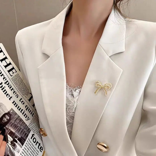 Bow Pearl Brooches, For Women Stylish and Minimalist Crystal Chest Flower, Fixed Clothes Safety Pin Jewelry Small Accessories