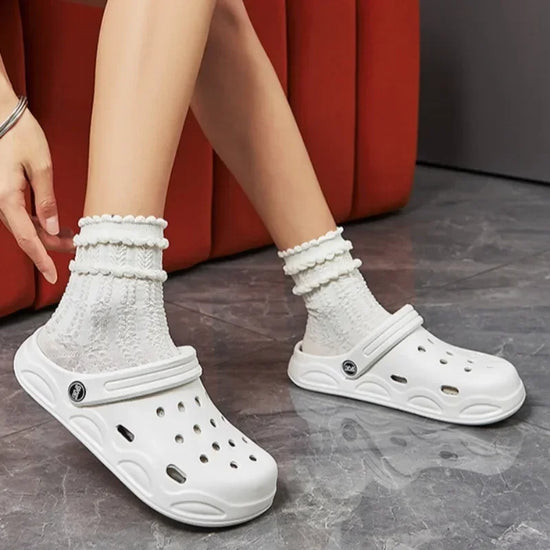 New Couple models hole shoes female summer outside wear beach lightweight casual sandals Baotou waterproof sandals slippers men