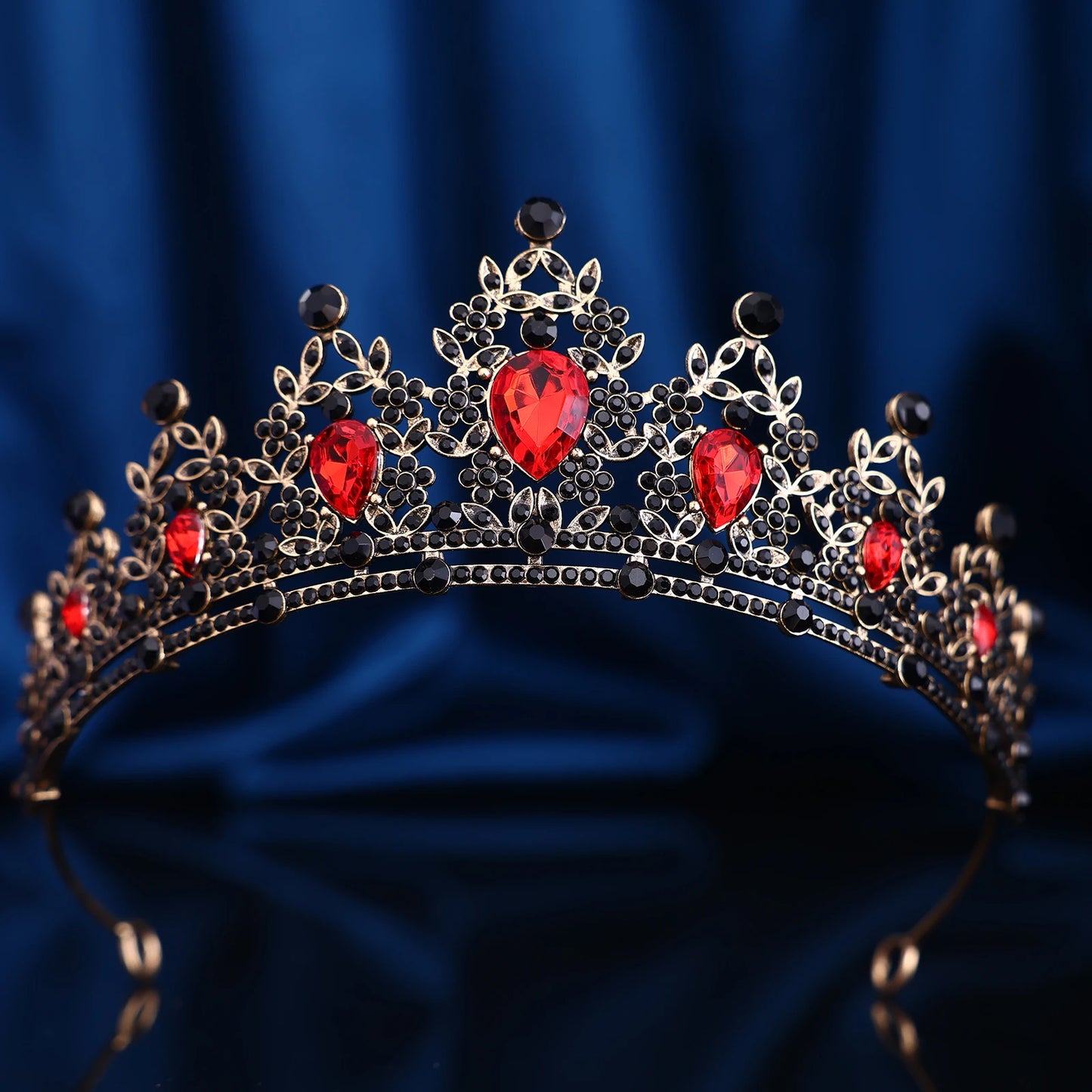 1 piece of retro fashion Baroque hollowed out rhinestone party crown headwear, suitable for birthday parties, Halloween photogra