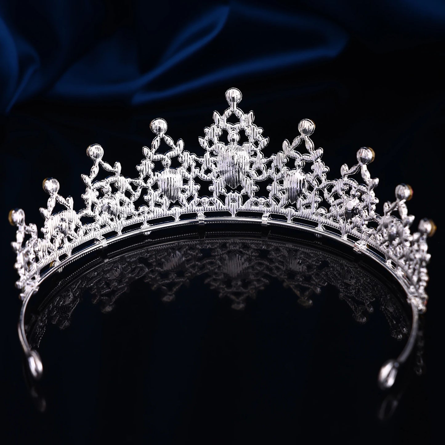 1 piece of retro fashion Baroque hollowed out rhinestone party crown headwear, suitable for birthday parties, Halloween photogra